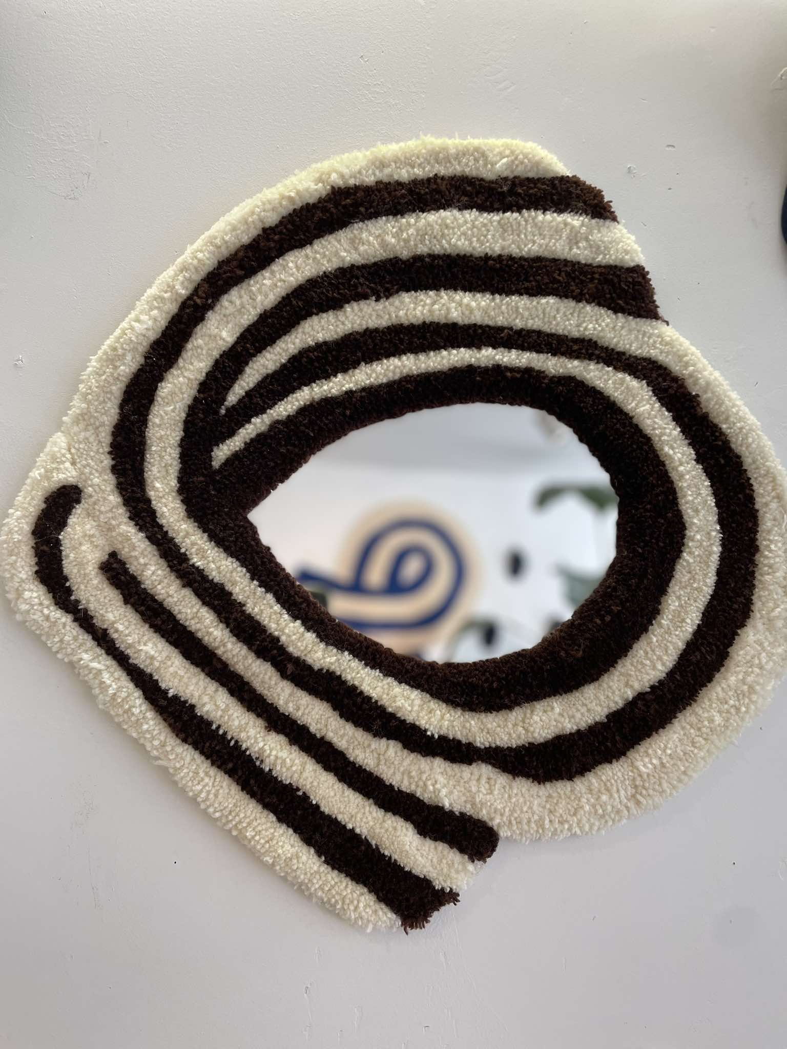 Knot Mirror