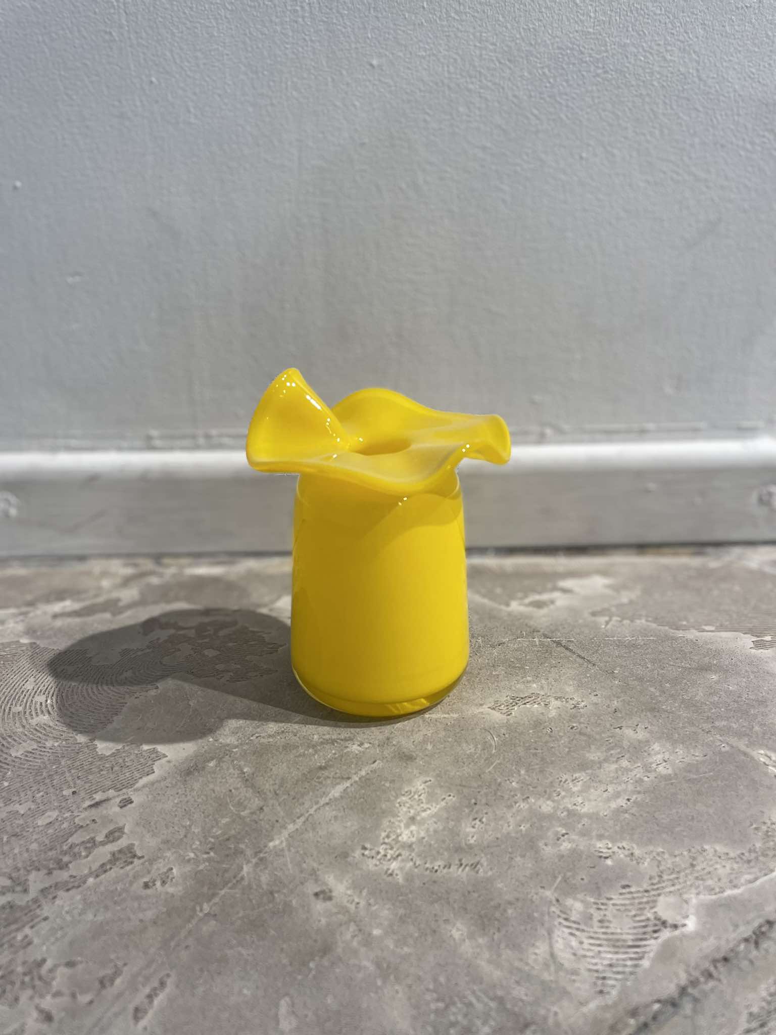 Flower vase - Yellow