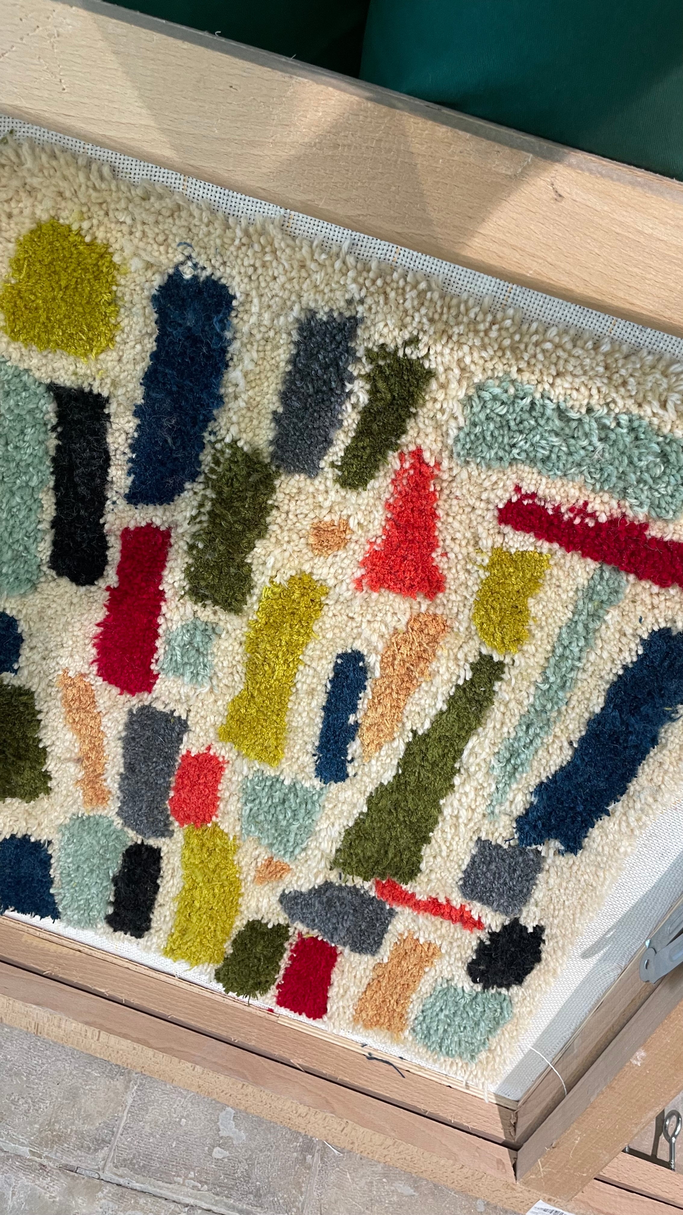 TUFTING SMALL I Thu. 04.12 evening