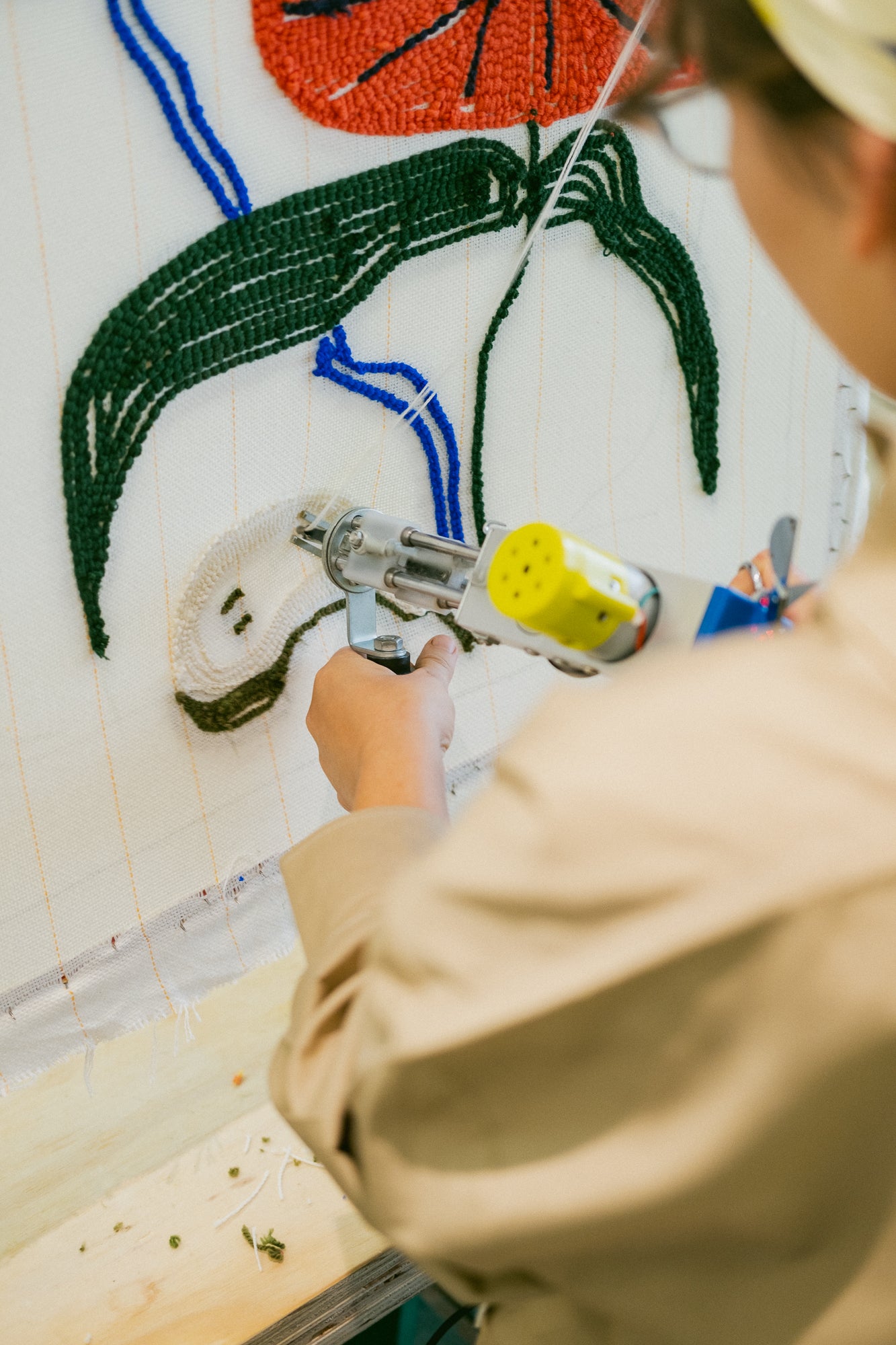 TUFTING SMALL I Thu. 04.12 evening